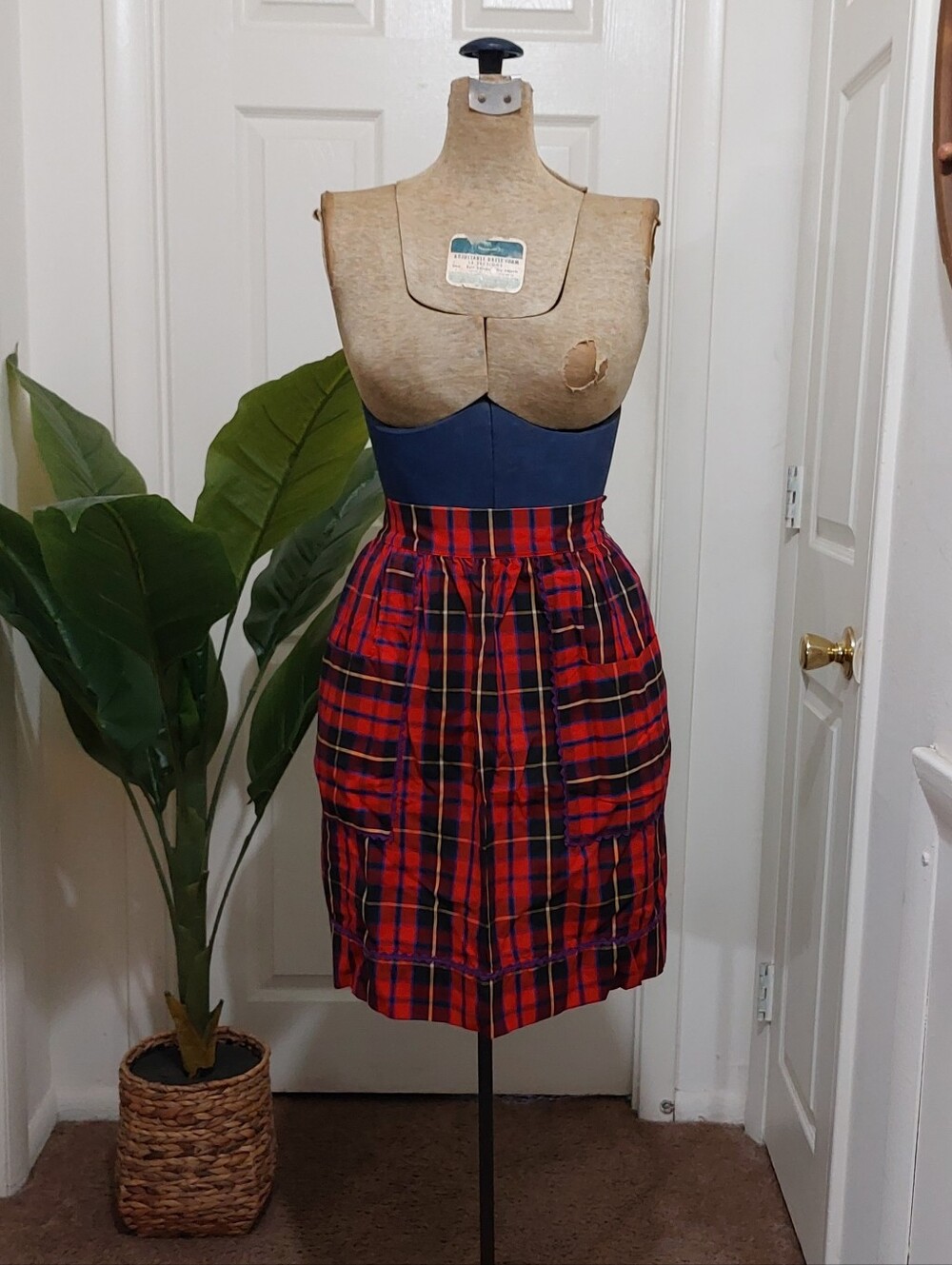 Vintage Red Plaid Apron - Picture 1 of 5